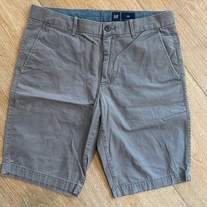 Men’s GAP grey chino shorts size 32